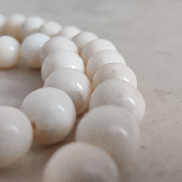 Vintage Genuine White Coral Gradient Necklace - Picture 10 of 16